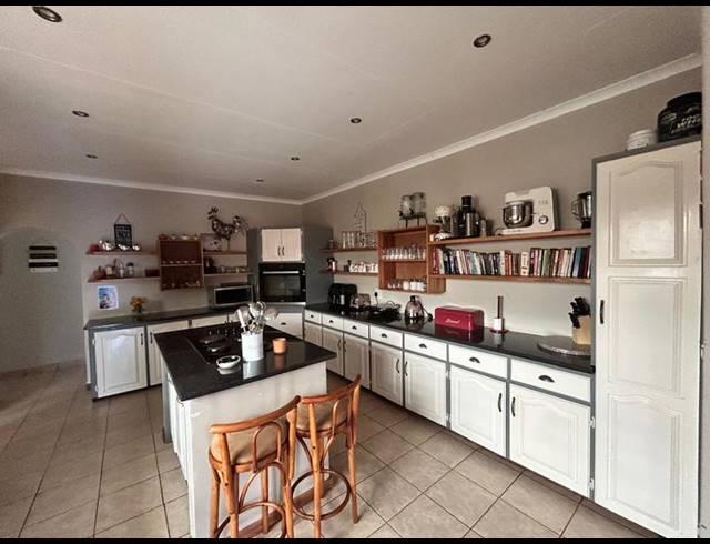 5 BEDROOM HOUSE FOR SALE IN JORDAAN PARK